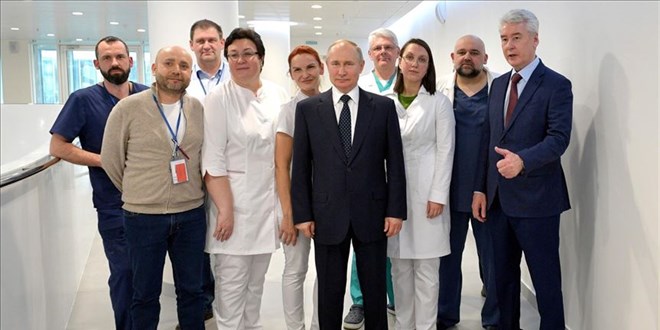 Kremlin Sözcüsü: Putin, koronavirüs aşısı olacak