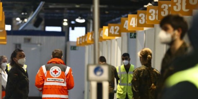 Almanya'da Kovid-19'a karşı aşılama başladı