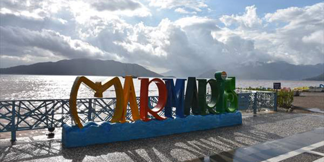 Marmaris'te sahilde toplu halde bulunmak yasaklandı