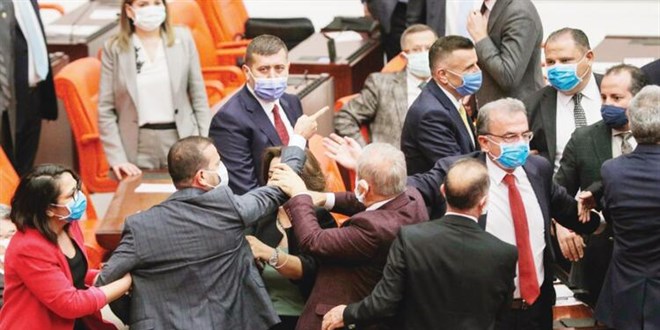 CHP yasalaşan kanun için AYM'ye gidiyor