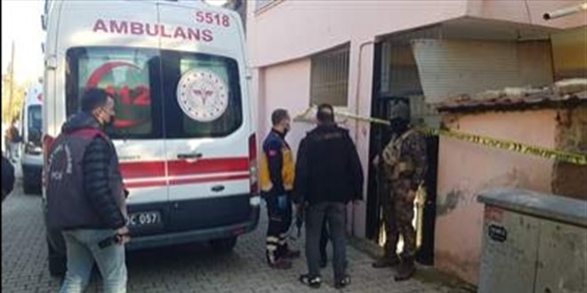 Rehin aldığı annesini tüfekle öldürdü