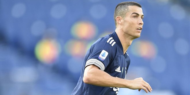 Ronaldo, sosyal medyada 500 milyon takipçiye yaklaştı
