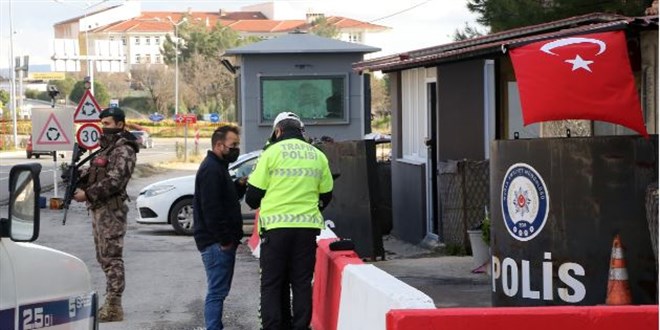 Çekme belgeli araç kullanan sürücüye 3 bin 701 lira ceza