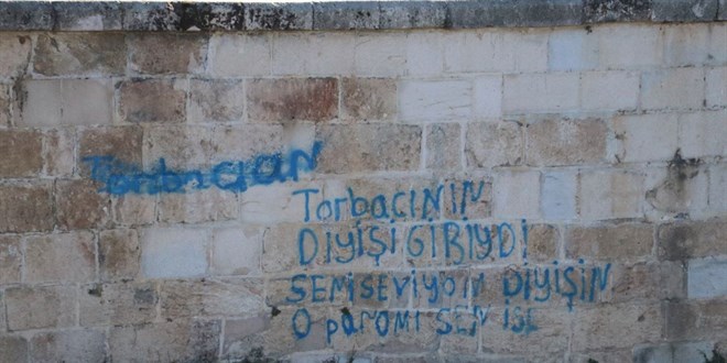1700 yıllık tarihi Misis Köprüsü'ne yazılan yazılar tepki çekti
