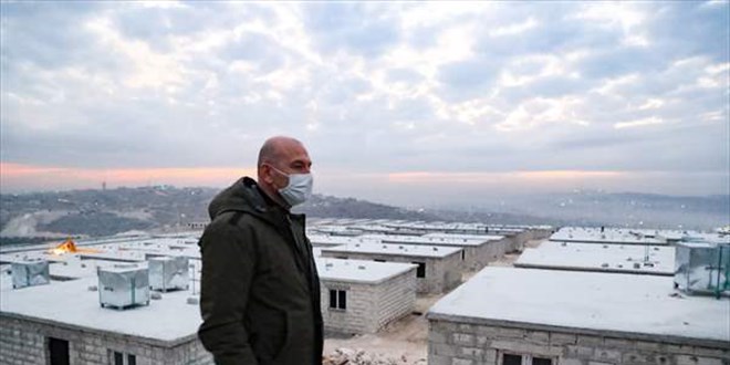 Bakan Soylu, İdlib'de yapımı süren briket evleri inceledi