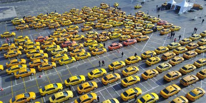 Yenikapı'da taksicilerin taksimetre güncelleme yoğunluğu devam ediyor