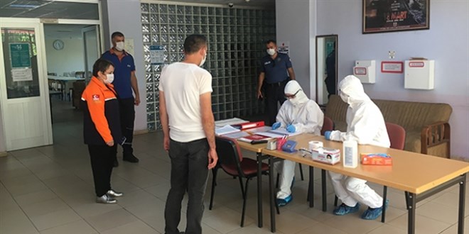 Polis ekiplerine mukavemet eden Kovid-19 hastas yurda yerletirildi