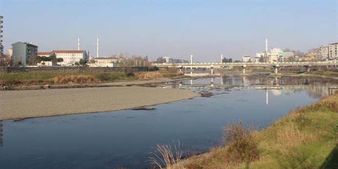 Yeşilırmak Nehri'nde ürküten görüntü!