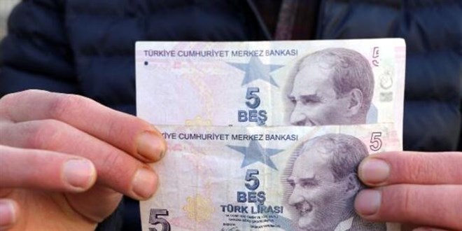 Hatalı basılan 5 lirayı 50 bin liraya satıyor
