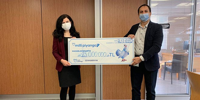 Milli Piyango özel yılbaşı çekilişi talihlisi çekini aldı
