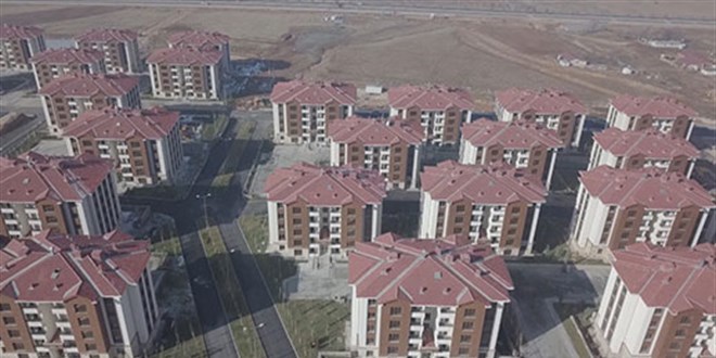 Depremzedeler için yapılan yeni konutlarda yaşam başladı