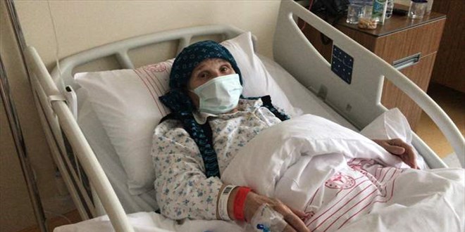 Naim Süleymanoğlu'nun annesi tedavi için İstanbul'a getirildi