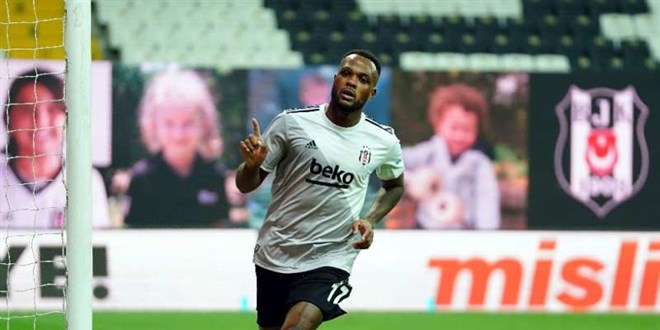 Beşiktaş liderliğini sürdürdü