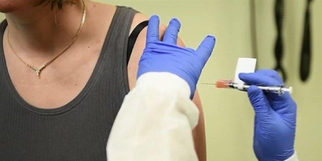 İngiltere'de koronaya karşı toplu aşılamaya başlandı