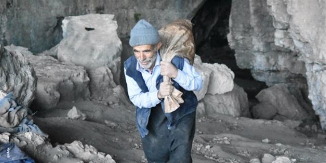 Mağaradan çıkardığı yarasa gübrelerini 350 TL'den satıyor