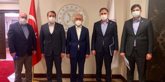 Memur-Sen seyyanen zam talebini Hazine ve Maliye Bakanı Elvan'a iletti