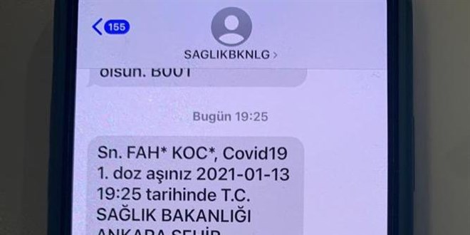 Bakan Koca aşı olduktan telefonuna gelen mesajı paylaştı
