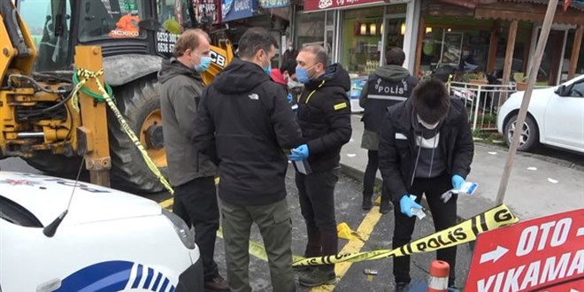 Küçükçekmece'de yıkıma gelenlere saldırı: 1'i avukat 2 yaralı