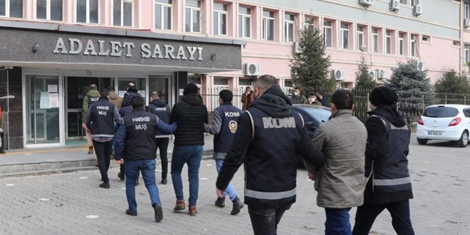 Ehliyet sınavı için kopya düzeneği hazırlayan çete çökertildi