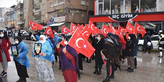 Terr maduru aileler HDP l Bakanl nnde eylem yapt