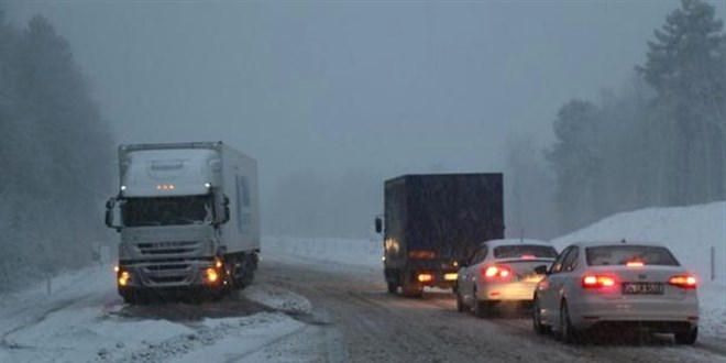 Zonguldak-stanbul kara yolunda kar ya ulam aksatyor
