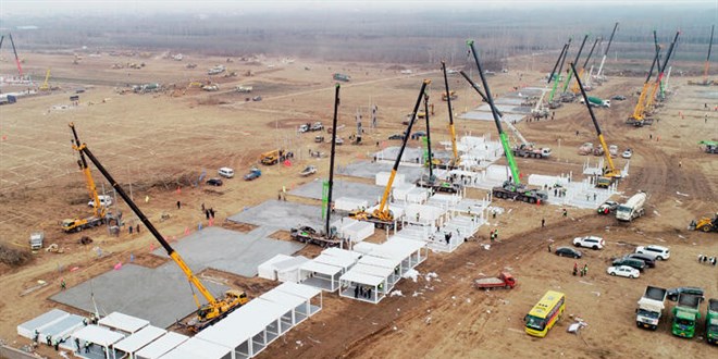 Çin, Kovid-19 vakalarının artması nedeniyle 5 günde geçici hastane inşa etti