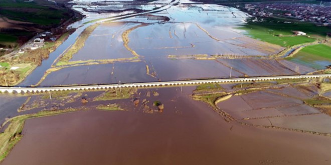 Ergene Nehri taştı, tarım arazileri su altında kaldı