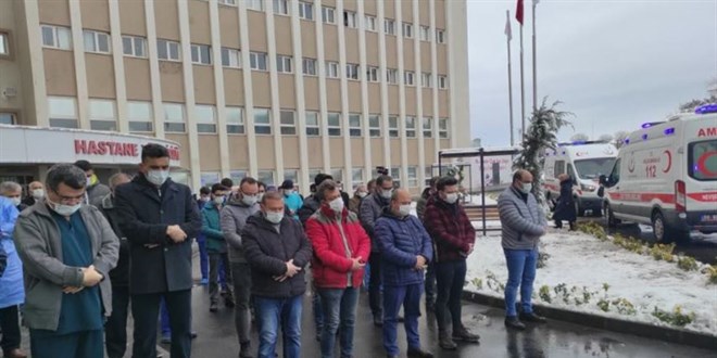 Covid-19'dan hayatını kaybeden hemşire için tören düzenlendi
