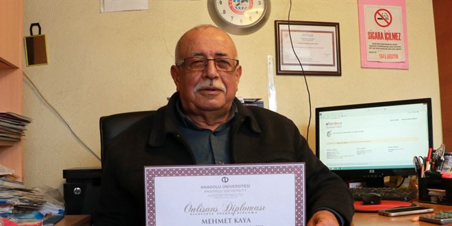 72 yaşında 3'üncü üniversitesini bitirdi