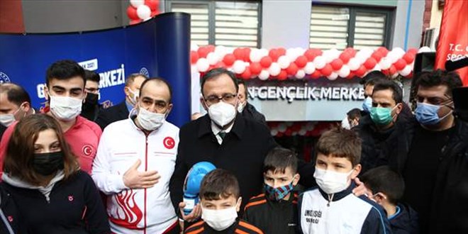 Bakan Kasapoğlu, Eren Bülbül Gençlik Merkezi'nin açılışını yaptı
