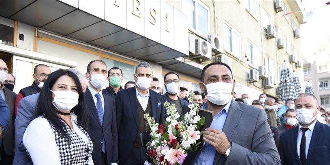 Koronayı yenen belediye başkanı görevine döndü