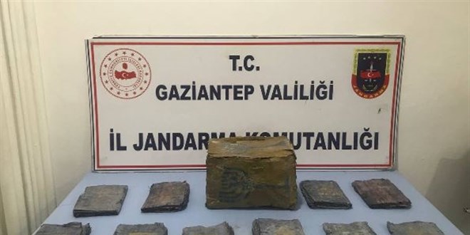 Gaziantep'te altın yazmalı 10 Tevrat ele geçirildi