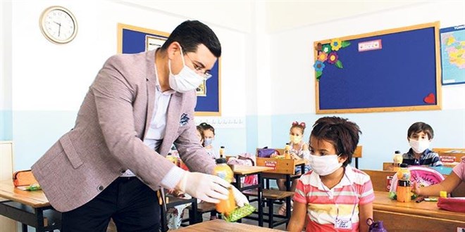 'Yüz yüze eğitim için önce öğretmenler aşılansın'