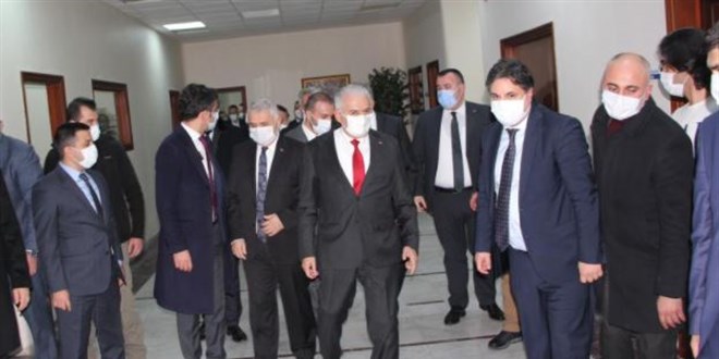Binali Yıldırım, aşı çalışmalarının sürdüğü fabrikaya gitti