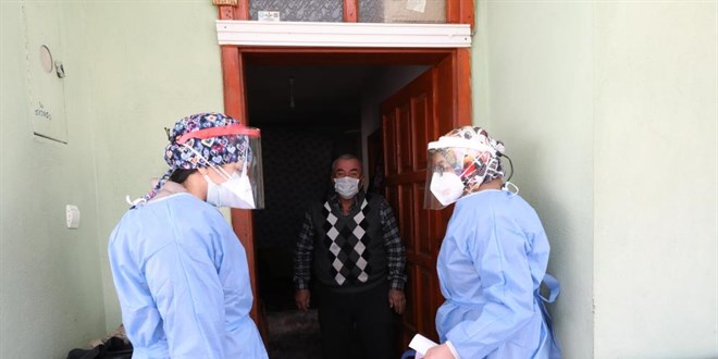 85 yaş üzeri vatandaşlar evlerinde aşılanmaya başlandı