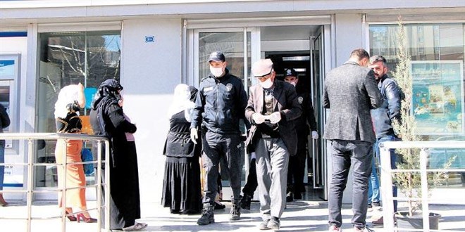 Emekliler, yüzde 4-5'lik ek ödeme oranlarının yüzde 10'a yükseltilmesini istiyor