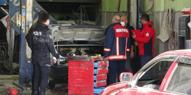 Tamirhanedeki LPG'li otomobil patladı: 4 yaralı