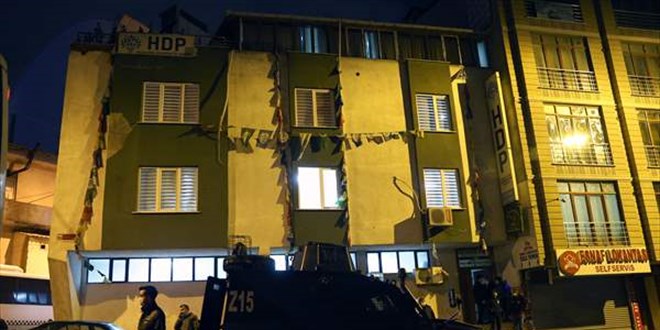 HDP Esenyurt ilçe binasına operasyon