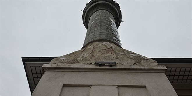 Tarihi camideki 259 yıllık güneş saatine badana yapıldı