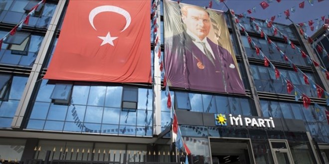 İYİ Parti, parlamenter sistem çalışmasını vekillere sundu