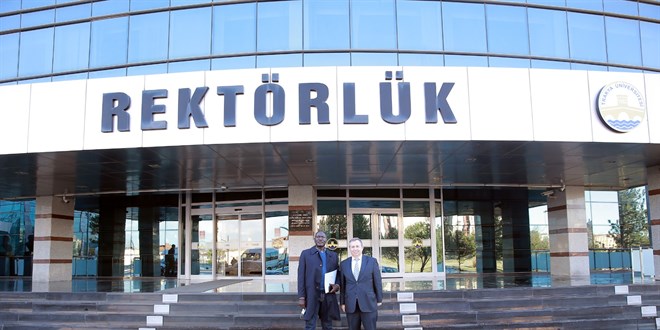 Çad Cumhurbaşkanı adayı, mezunu olduğu Trakya Üniversitesi'ni ziyaret etti