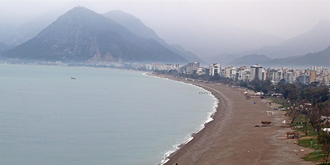 Antalya'da deniz suyu, hava scaklnn iki katna kt