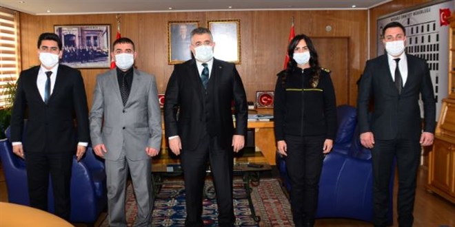 Kocaeli'de rüşvet teklifini reddeden 3 polis ödüllendirildi