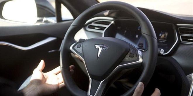 Tesla 135 bin aracını geri çağıracak