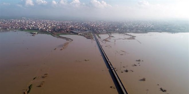Turuncu alarm verilmişti! Beklenen oldu, taşkın yaşandı