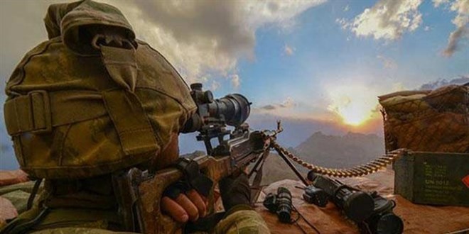 Terör örgütünden kaçan bir terörist ikna yoluyla teslim oldu