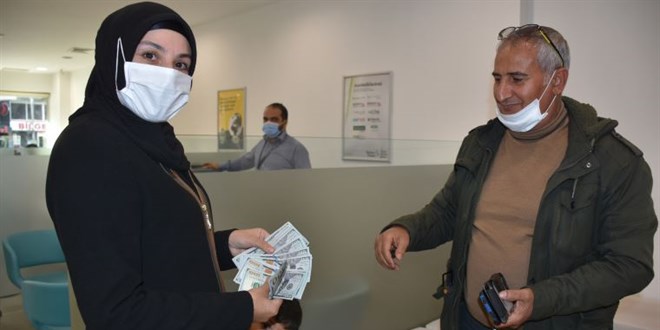 Hesabına yanlışlıkla gönderilen 20 bin doları iade etti
