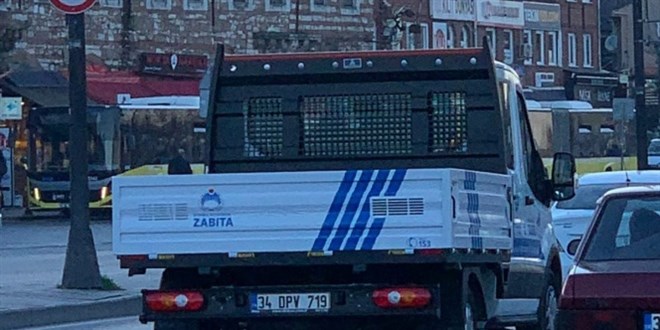 İBB zabıta ekipleri seyyar satıcıyı darp etti