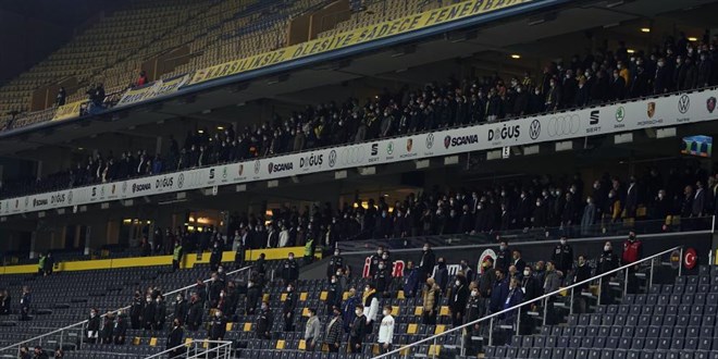 Derbiyi 150 sağlık çalışanı locadan takip ediyor