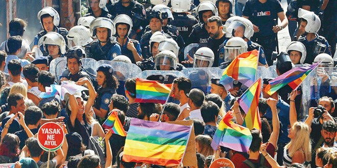 LGBT savunucuları ABD'nin maaşlı 'adamları'